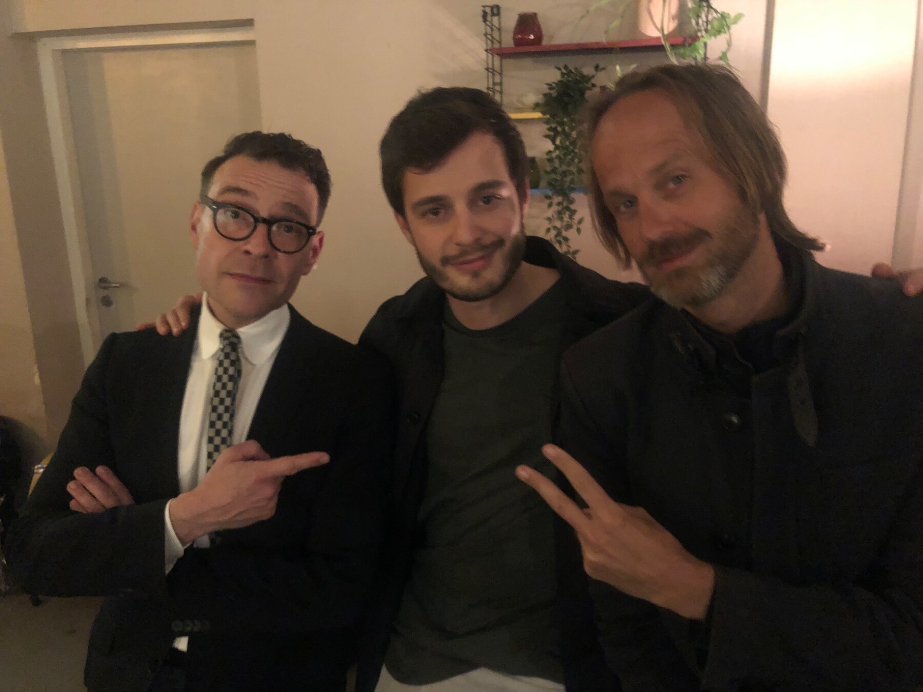 Remco Keijzer backstage with two fellow musicians